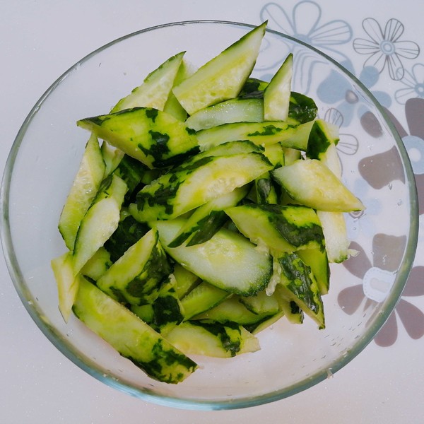 涼拌青瓜的做法-家常味拌菜譜-易網(wǎng)健康養(yǎng)生網(wǎng) 涼拌青瓜的做法-家常味拌菜譜