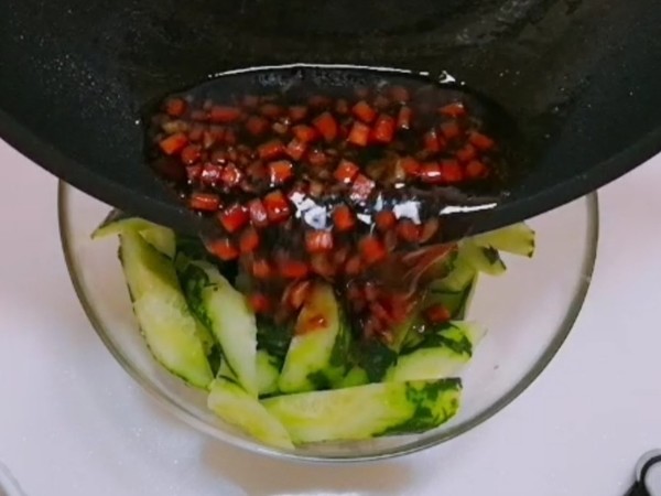 涼拌青瓜的做法-家常味拌菜譜-易網(wǎng)健康養(yǎng)生網(wǎng) 涼拌青瓜的做法-家常味拌菜譜
