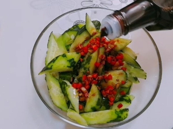 涼拌青瓜的做法-家常味拌菜譜-易網(wǎng)健康養(yǎng)生網(wǎng) 涼拌青瓜的做法-家常味拌菜譜