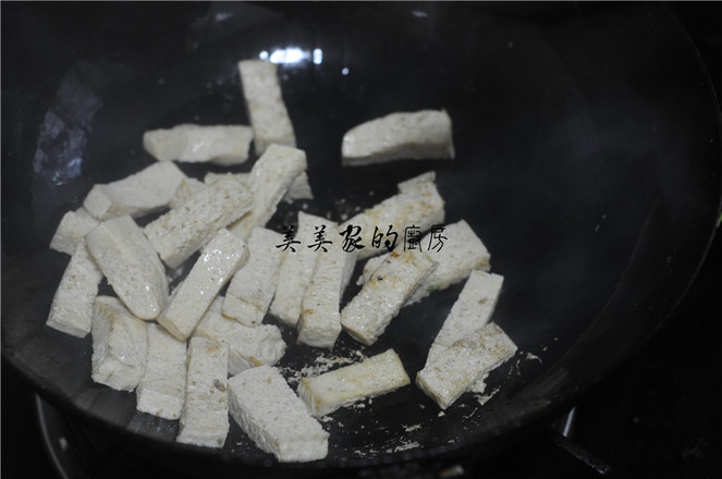 白菜苔炒凍豆腐的做法-家常味炒菜譜-易網健康養生網 白菜苔炒凍豆腐的做法-家常味炒菜譜