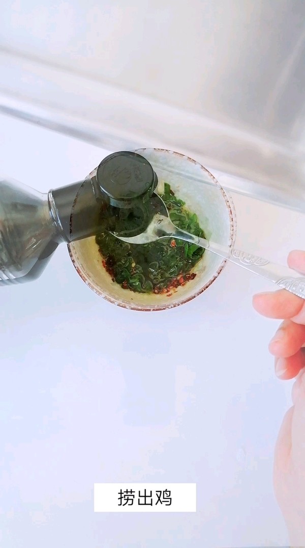 清水全雞的做法-咸鮮味燉菜譜-易網健康養生網 清水全雞的做法-咸鮮味燉菜譜