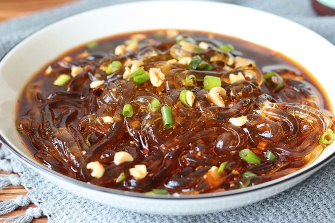 拌涼粉的做法-家常味拌菜譜-易網(wǎng)健康養(yǎng)生網(wǎng) 拌涼粉的做法-家常味拌菜譜