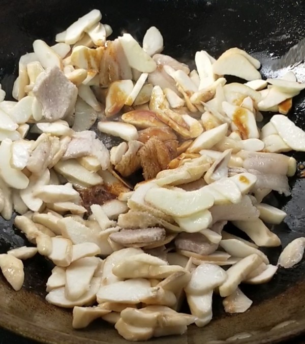 菱角米炒肉的做法-咸鮮味炒菜譜