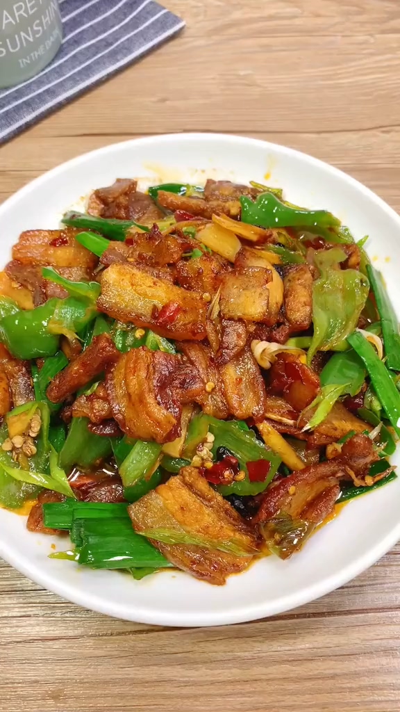 青椒回鍋肉的做法-咸鮮味炒菜譜-易網(wǎng)健康養(yǎng)生網(wǎng) 青椒回鍋肉的做法-咸鮮味炒菜譜