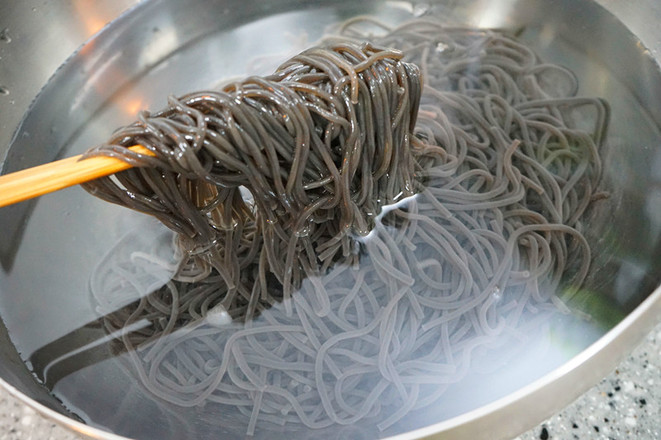 涼拌蕨根粉的做法-香辣味拌菜譜-易網健康養生網 涼拌蕨根粉的做法-香辣味拌菜譜