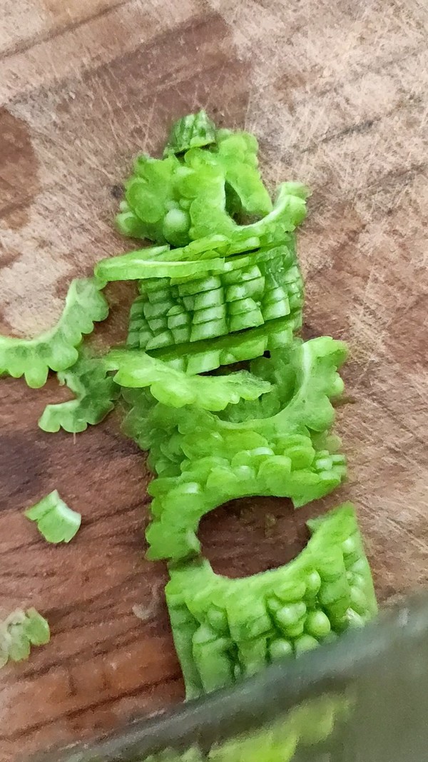 涼拌苦瓜的做法-酸甜味拌菜譜