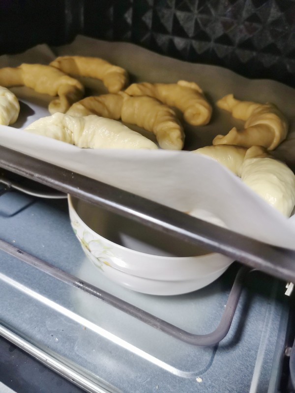 牛角軟面包的做法-甜味烘焙菜譜-易網健康養生網 牛角軟面包的做法-甜味烘焙菜譜