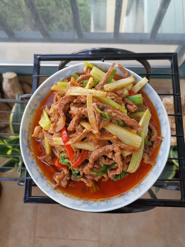 豆瓣芹菜炒牛肉的做法-咸鮮味炒菜譜-易網健康養生網 豆瓣芹菜炒牛肉的做法-咸鮮味炒菜譜