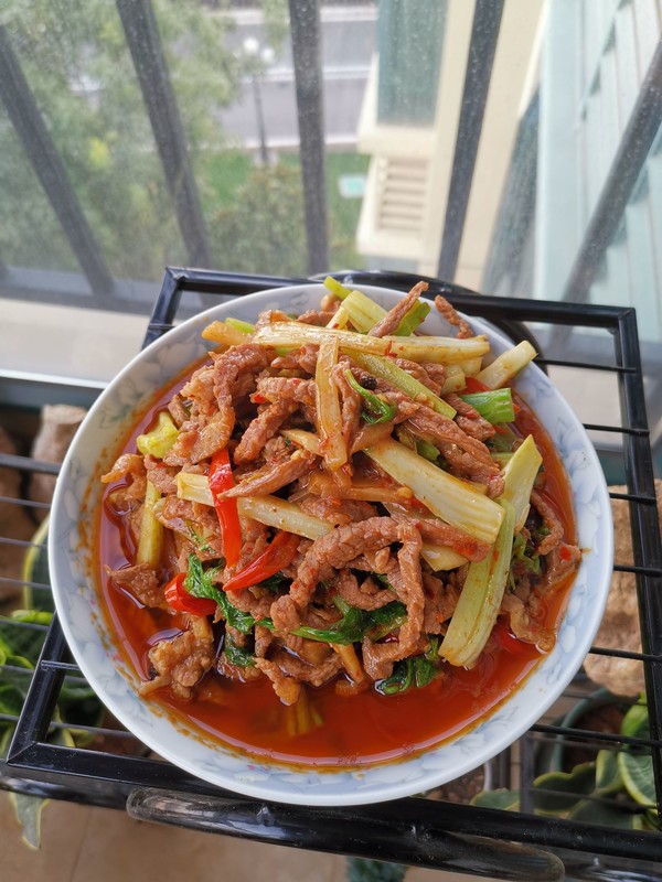 豆瓣芹菜炒牛肉的做法-咸鮮味炒菜譜-易網健康養生網 豆瓣芹菜炒牛肉的做法-咸鮮味炒菜譜