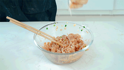 咸蛋黃珍珠丸子的做法-家常味蒸菜譜-易網健康養生網 咸蛋黃珍珠丸子的做法-家常味蒸菜譜
