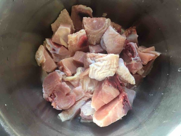 南瓜蒸雞腿的做法-香辣味蒸菜譜-易網(wǎng)<a href=http://m.aoa7937.com/ target=_blank class=infotextkey>健康養(yǎng)生</a>網(wǎng) 南瓜蒸雞腿的做法-香辣味蒸菜譜