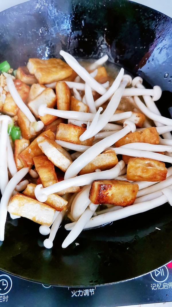 白玉菇燜豆腐的做法-咸鮮味燜菜譜
