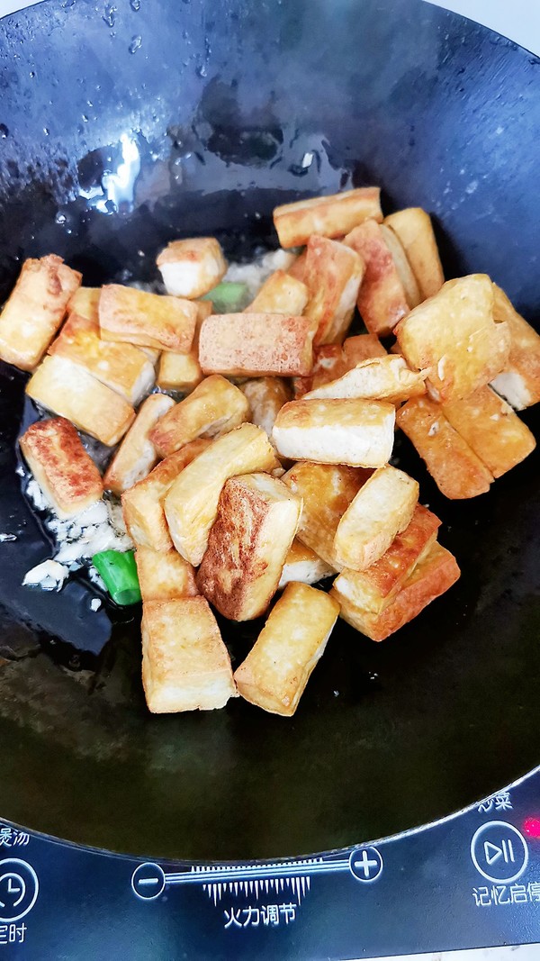 白玉菇燜豆腐的做法-咸鮮味燜菜譜