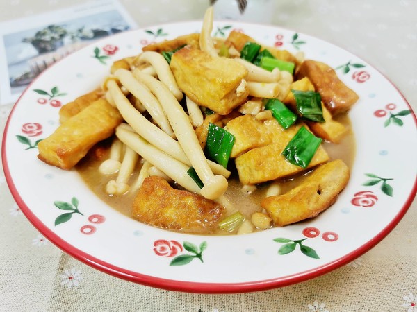白玉菇燜豆腐的做法-咸鮮味燜菜譜-易網健康養生網 白玉菇燜豆腐的做法-咸鮮味燜菜譜