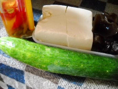黃瓜木耳拌豆花的做法-酸辣味拌菜譜