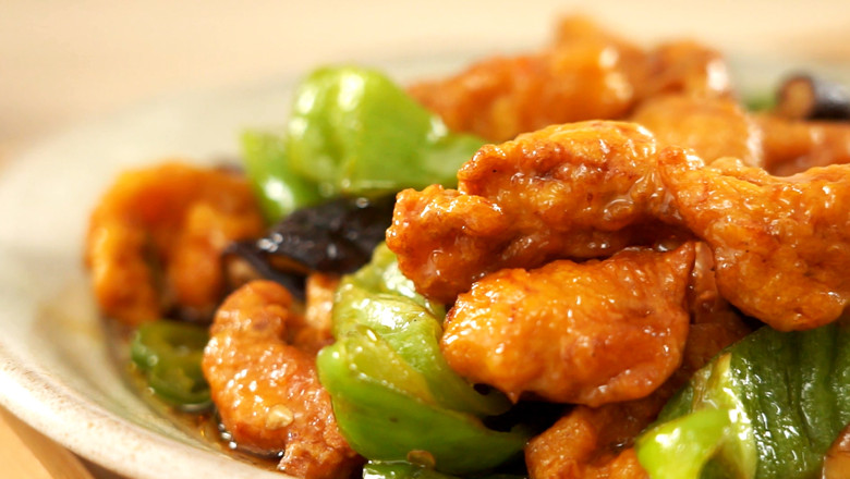 雞腿燴鮮菇【孔老師教做菜】的做法-家常味炒菜譜-易網(wǎng)健康養(yǎng)生網(wǎng) 雞腿燴鮮菇【孔老師教做菜】的做法-家常味炒菜譜