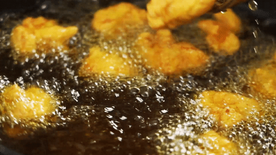 雞腿燴鮮菇【孔老師教做菜】的做法-家常味炒菜譜-易網(wǎng)健康養(yǎng)生網(wǎng) 雞腿燴鮮菇【孔老師教做菜】的做法-家常味炒菜譜