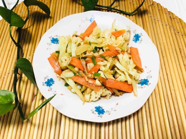 清炒花菜的做法-家常味炒菜譜