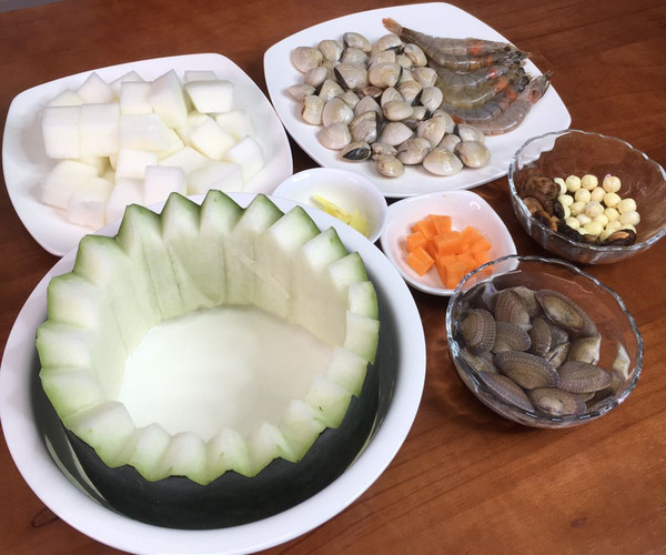 粵式海鮮冬瓜盅的做法-其它口味蒸菜譜-易網<a href=http://m.aoa7937.com/ target=_blank class=infotextkey>健康養(yǎng)生</a>網 粵式海鮮冬瓜盅的做法-其它口味蒸菜譜