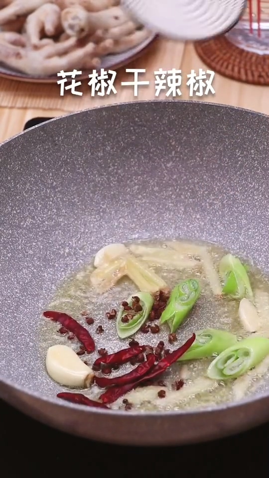 鵪鶉蛋雞爪的做法-咸鮮味燉菜譜