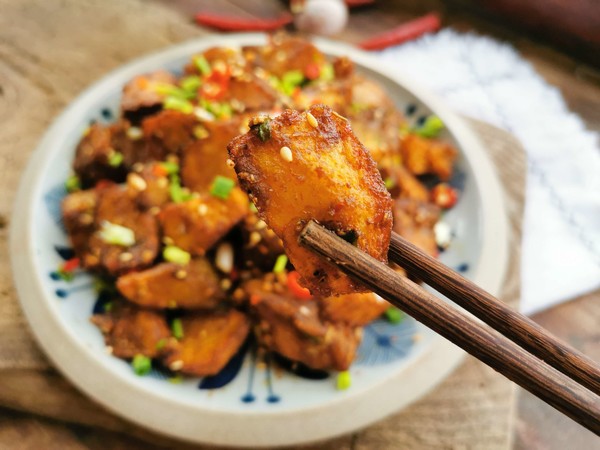 鍋巴土豆的做法-香辣味拌菜譜