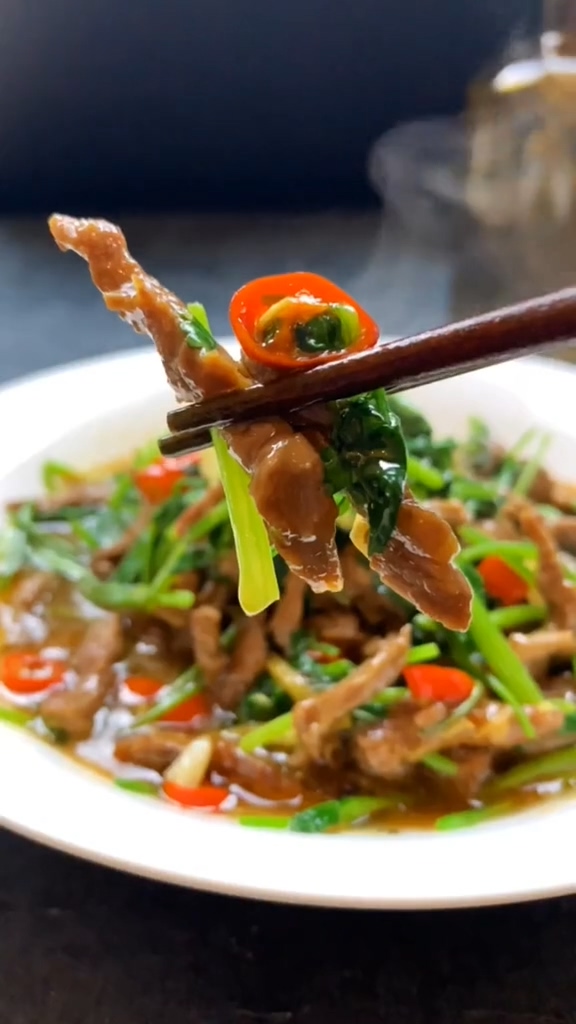 小炒牛肉的做法-咸鮮味炒菜譜-易網健康養生網 小炒牛肉的做法-咸鮮味炒菜譜