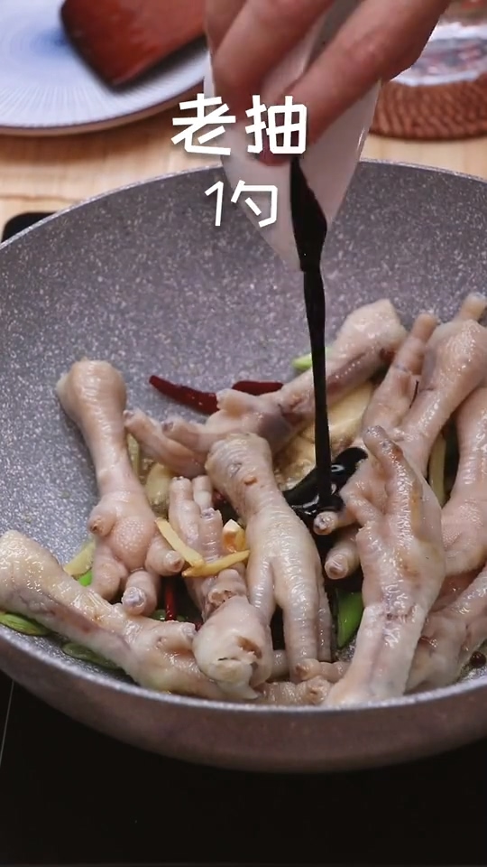 鵪鶉蛋雞爪的做法-咸鮮味燉菜譜