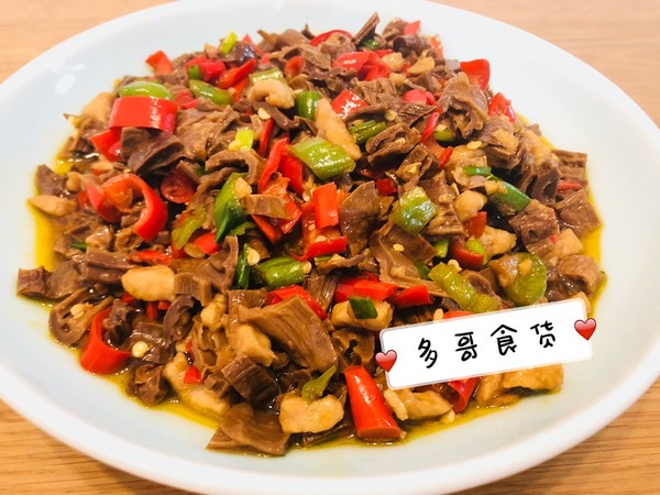下飯菜~辣椒炒筍干的做法-香辣味炒菜譜-易網(wǎng)健康養(yǎng)生網(wǎng) 下飯菜~辣椒炒筍干的做法-香辣味炒菜譜