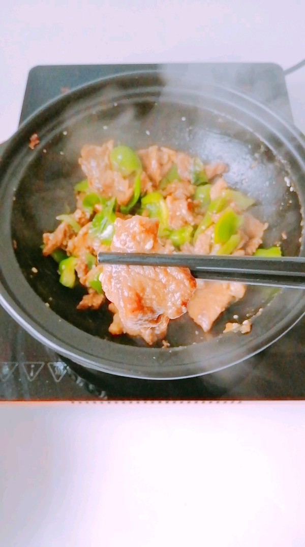 干鍋肉片的做法-咸鮮味燜菜譜