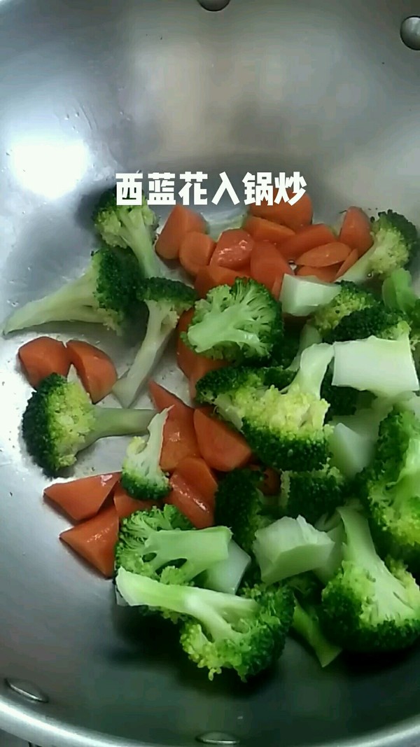 西藍花炒胡蘿卜的做法-家常味炒菜譜