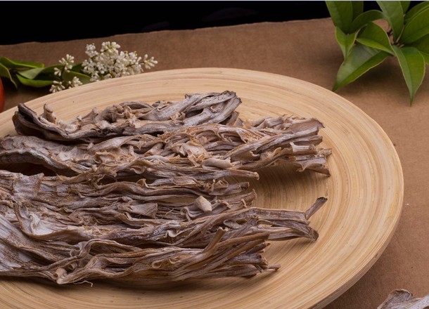 下飯菜~辣椒炒筍干的做法-香辣味炒菜譜-易網(wǎng)<a href=http://m.aoa7937.com/ target=_blank class=infotextkey>健康養(yǎng)生</a>網(wǎng) 下飯菜~辣椒炒筍干的做法-香辣味炒菜譜