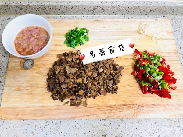下飯菜~辣椒炒筍干的做法-香辣味炒菜譜-易網(wǎng)健康養(yǎng)生網(wǎng) 下飯菜~辣椒炒筍干的做法-香辣味炒菜譜