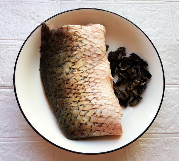 黑木耳蒸魚片的做法-家常味蒸菜譜-易網<a href=http://m.aoa7937.com/ target=_blank class=infotextkey>健康養生</a>網 黑木耳蒸魚片的做法-家常味蒸菜譜