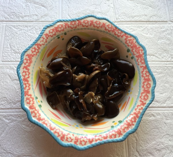 黑木耳蒸魚片的做法-家常味蒸菜譜-易網健康養生網 黑木耳蒸魚片的做法-家常味蒸菜譜