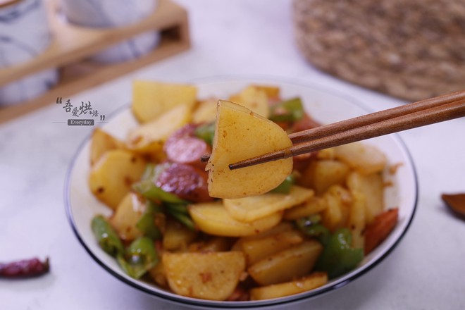 家常炒土豆片的做法-香辣味炒菜譜-易網(wǎng)健康養(yǎng)生網(wǎng) 家常炒土豆片的做法-香辣味炒菜譜
