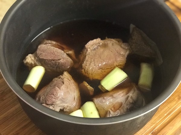 家庭版醬牛肉的做法-家常味燉菜譜-易網健康養生網 家庭版醬牛肉的做法-家常味燉菜譜