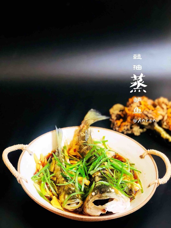 豉油蒸鱸魚的做法-醬香味蒸菜譜-易網健康養生網 豉油蒸鱸魚的做法-醬香味蒸菜譜