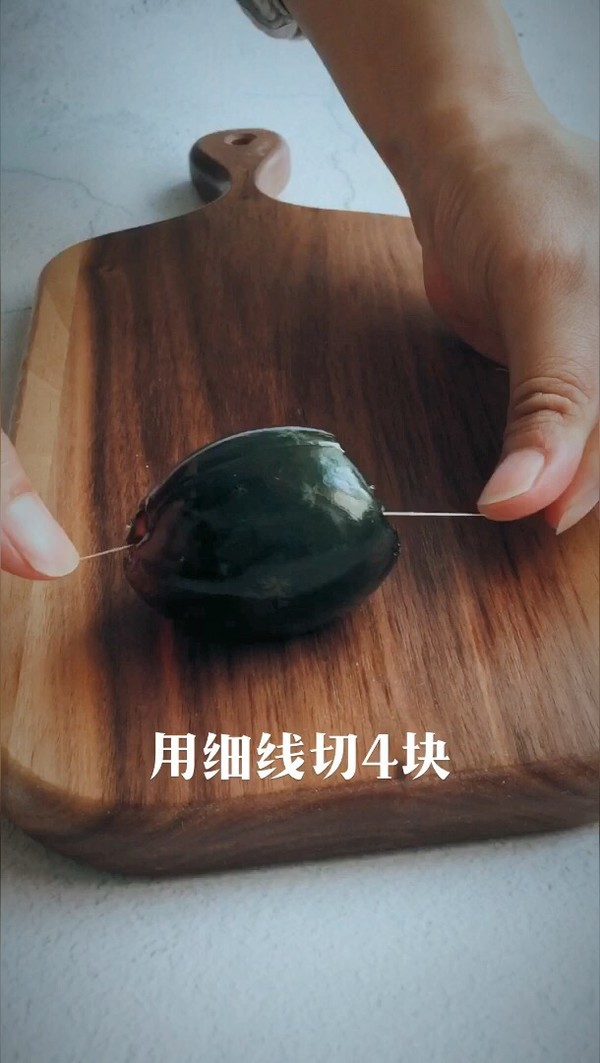 蒜蓉拌松花蛋的做法-咸鮮味拌菜譜