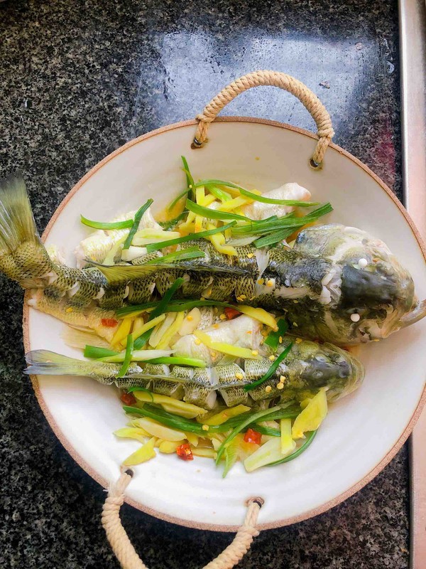 豉油蒸鱸魚的做法-醬香味蒸菜譜