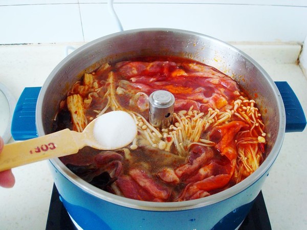 麻辣金針肥牛的做法-麻辣味煮菜譜-易網健康養生網 麻辣金針肥牛的做法-麻辣味煮菜譜
