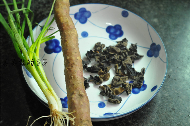 木耳山藥的做法-家常味炒菜譜-易網(wǎng)<a href=http://m.aoa7937.com/ target=_blank class=infotextkey>健康養(yǎng)生</a>網(wǎng) 木耳山藥的做法-家常味炒菜譜