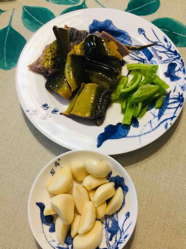 大蒜燒黃鱔的做法-蒜香味燒菜譜