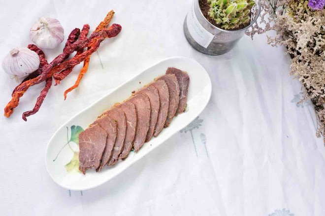 家庭秘?方:香辣鹵牛肉,口口生香,越嚼越香的做法-五香味燉菜譜-易網(wǎng)健康養(yǎng)生網(wǎng) 家庭秘?方:香辣鹵牛肉,口口生香,越嚼越香的做法-五香味燉菜譜