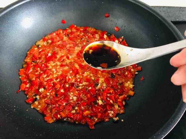 拿的出手的宴客菜,剁椒魚頭,超下飯零失敗的做法-咸鮮味蒸菜譜-易網健康養生網 拿的出手的宴客菜,剁椒魚頭,超下飯零失敗的做法-咸鮮味蒸菜譜