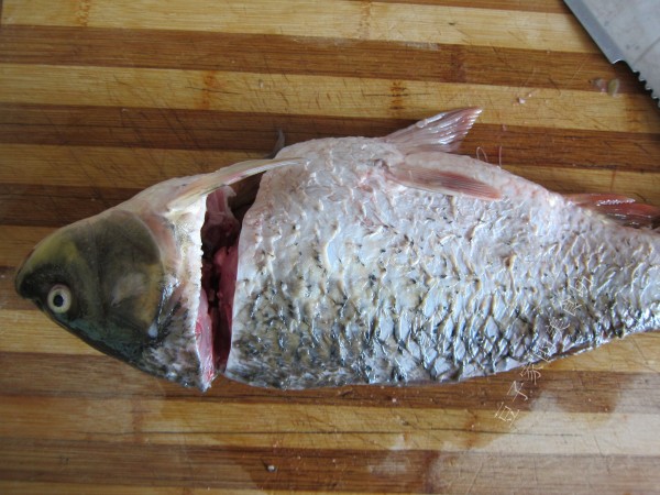 手工魚(yú)糕的做法-魚(yú)香味蒸菜譜-易網(wǎng)<a href=http://m.aoa7937.com/ target=_blank class=infotextkey>健康養(yǎng)生</a>網(wǎng) 手工魚(yú)糕的做法-魚(yú)香味蒸菜譜