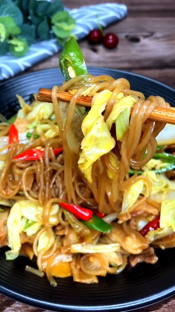 大白菜燉粉條的做法-咸鮮味燉菜譜-易網健康養生網 大白菜燉粉條的做法-咸鮮味燉菜譜