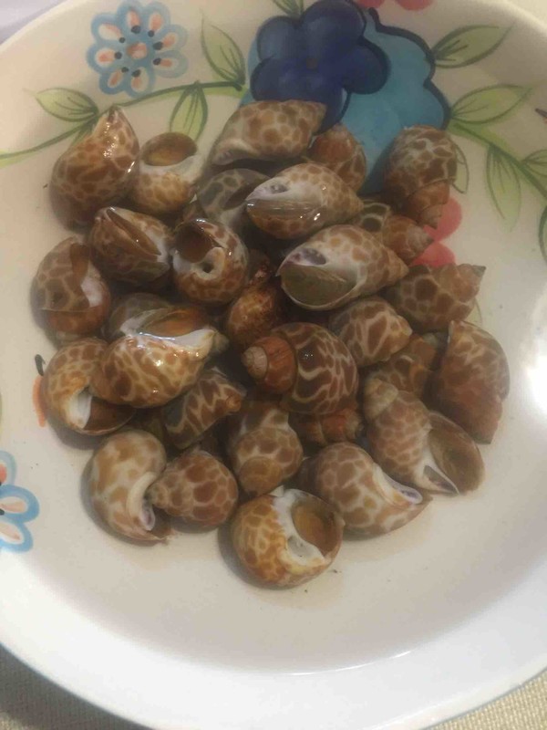 醉酒煮花螺的做法-香辣味煮菜譜-易網<a href=http://m.aoa7937.com/ target=_blank class=infotextkey>健康養生</a>網 醉酒煮花螺的做法-香辣味煮菜譜