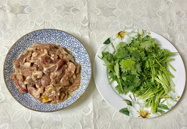 香菜嫩牛肉的做法-咸鮮味燒菜譜-易網健康養生網 香菜嫩牛肉的做法-咸鮮味燒菜譜