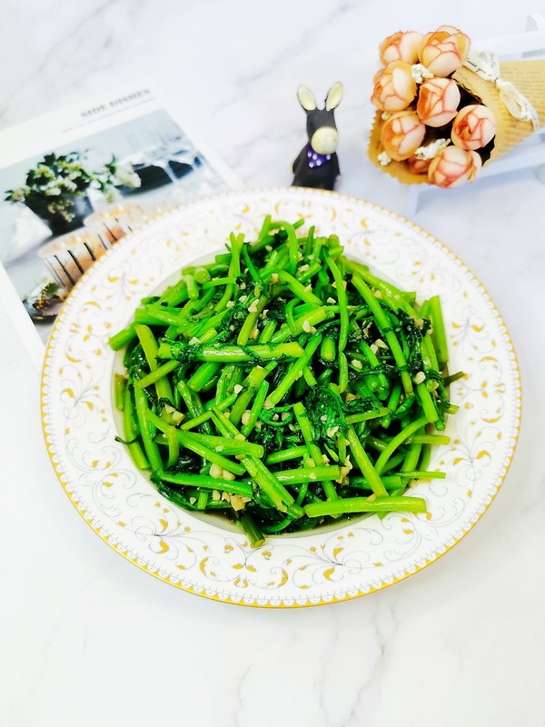 蒜蓉茼蒿的做法-咸鮮味炒菜譜-易網健康養生網 蒜蓉茼蒿的做法-咸鮮味炒菜譜