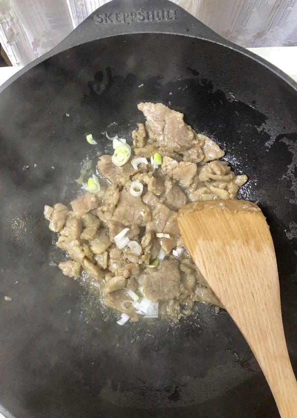 香菜嫩牛肉的做法-咸鮮味燒菜譜-易網健康養生網 香菜嫩牛肉的做法-咸鮮味燒菜譜